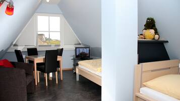 5 Schlafzimmer, Zimmersafe, Schreibtisch, Bügeleisen/Bügelbrett