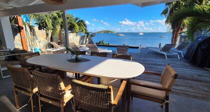 Waterfront villa 4 bedrooms, 3 bathrooms with pool, kayaks, high speed wifi