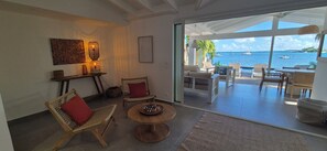 Interior - Waterfront villa 4 bedrooms, 3 bathrooms with pool, kayaks, high speed wifi (Cul-de-Sac)