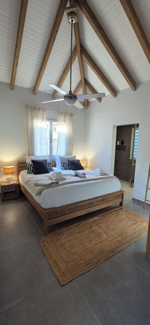 4 soverom, safe på rommet, skrivebord og strykejern/-brett