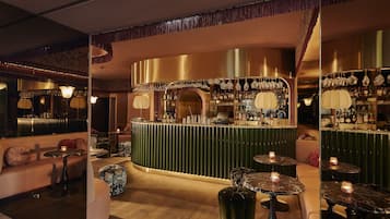 2 bares/lounges