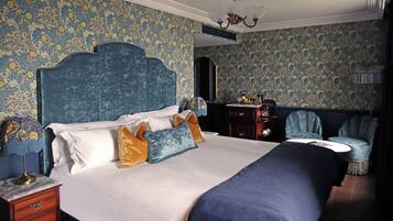 ملاءات للفراش لا تسبب الحساسية ومكتب ومساحة عمل للكمبيوتر المحمول