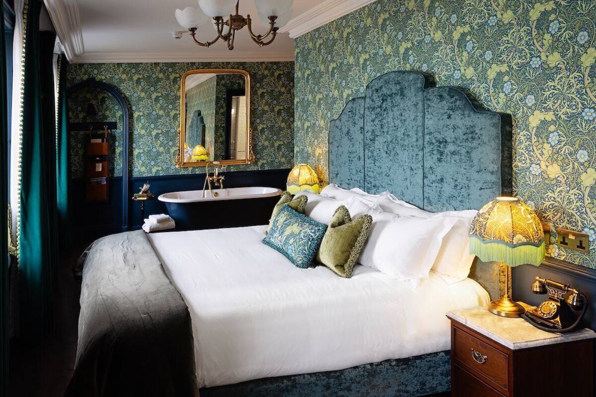 Signature Double Room, Sea View | Hypo-allergenic bedding, desk, laptop workspace, blackout drapes