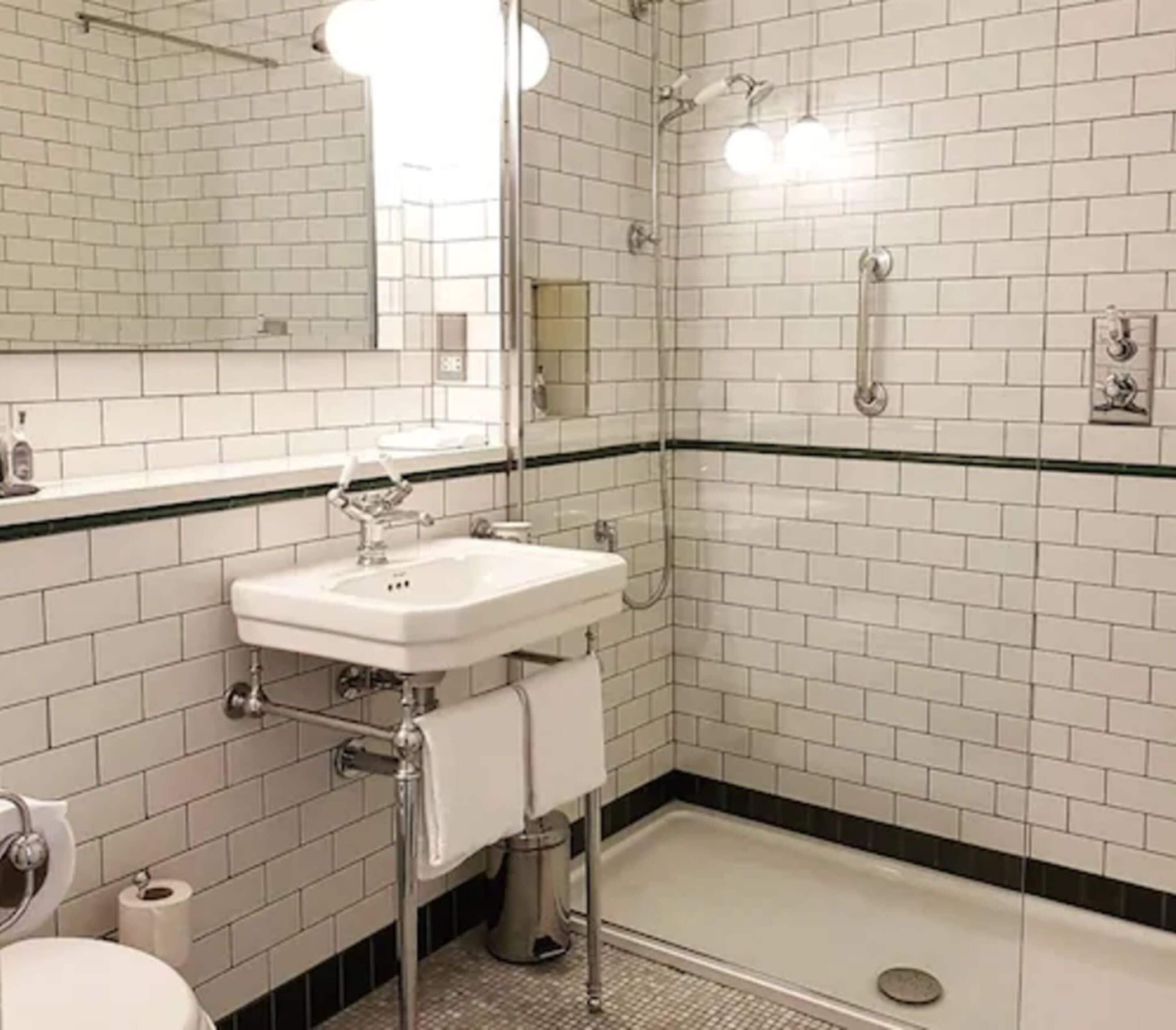 family room, multiple beds, non smoking | bathroom | combined shower/bathtub, towels