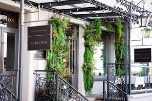 Front of property - Haddington House Hotel (Dublin)