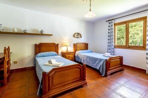 3 bedrooms, iron/ironing board, travel crib, free WiFi