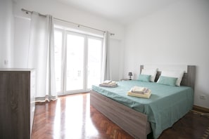 3 bedrooms, internet, bed sheets