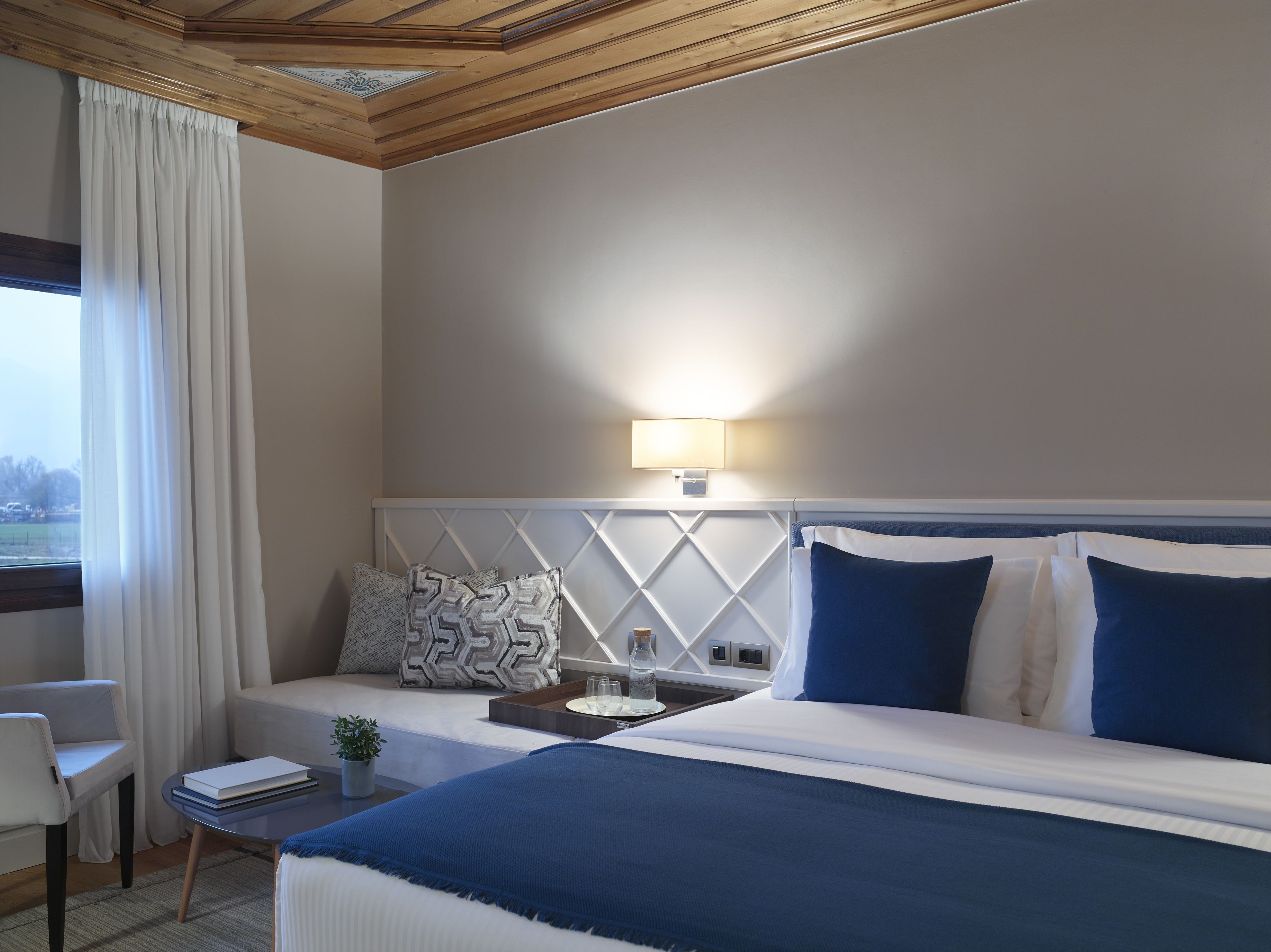 standard room, balcony, garden view | premium bedding, minibar, in-room safe, desk