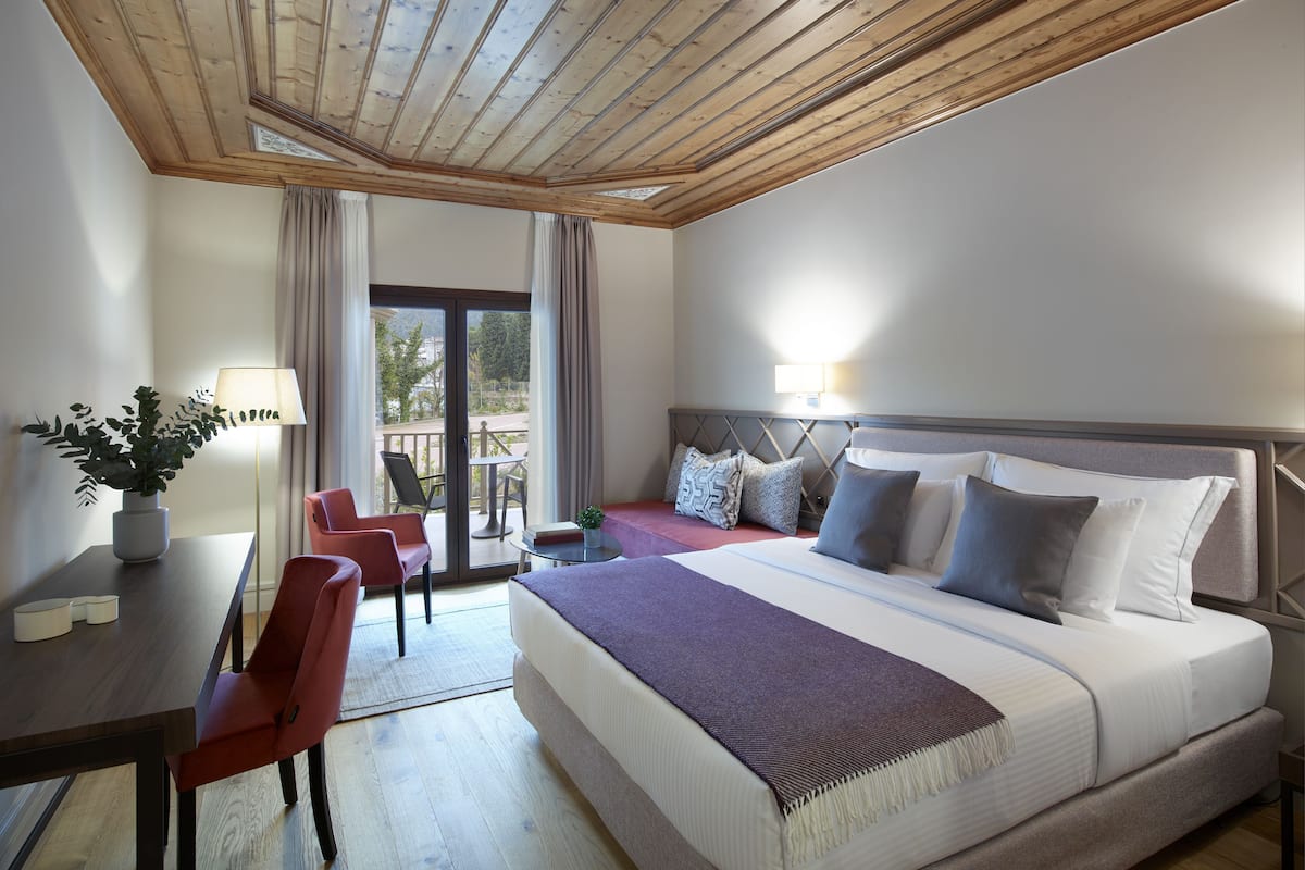 Premium bedding, minibar, in-room safe, desk