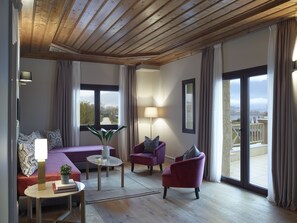 Suite, balkong, utsikt mot innsjø | Utsikt fra rommet