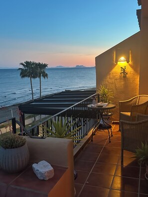 Terrace/patio - Stunning 2-Bedroom Penthouse (low-rise) Right Beside Beach/Fab Views (Estepona)