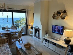 Smart-TV, Bücher, Arbeitsbereiche