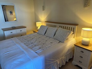 2 bedrooms, in-room safe, desk, iron/ironing board