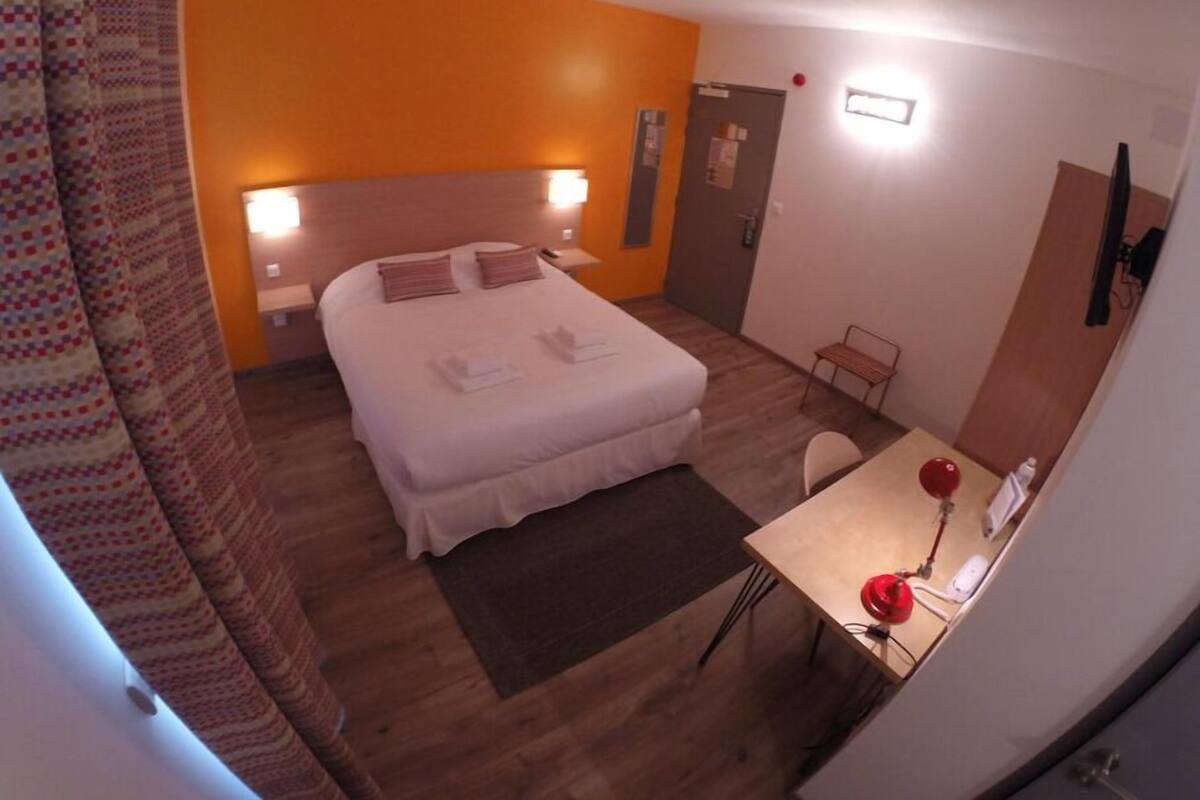 Double Room, 1 Double Bed | In-room safe, soundproofing, iron/ironing board (on request)