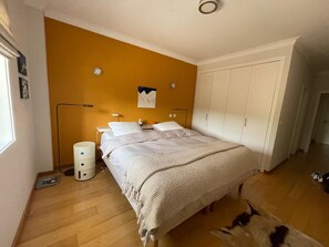 2 bedrooms, desk, iron/ironing board, free WiFi