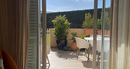 SPACIOUS APARTMENT WITH SUN TERRACE/PRIVATE GARDEN/POOL