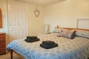 4 bedrooms, iron/ironing board, travel cot, WiFi - Lovely 4 bedroom detached house in Southwell (Southwell)