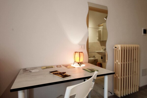 Classic Triple Room, Balcony (Arancione) | Room amenity - B&B La Rosa di Orvieto (Orvieto)