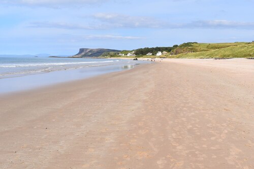 Deluxe Kyla Marine apartment in Ballycastle near the beach on the Causeway Coast