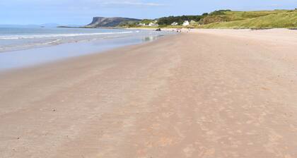 Deluxe Kyla Marine apartment in Ballycastle near the beach on the Causeway Coast