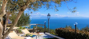 THE ROSE GARDEN: Your Piece of Amalfi - Just 5 Steps In!