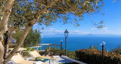 THE ROSE GARDEN: Your Piece of Amalfi - Just 5 Steps In!