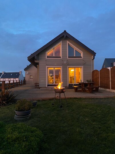 Finnish chalet in front of the ocean - PLOGOFF