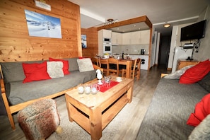 TV, fireplace, DVD player - LARGE APARTMENT TIGNES VAL CLARET (Tignes)