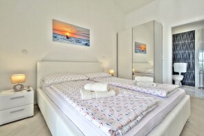 4 chambres, fer et planche à repasser, Wi-Fi, draps fournis