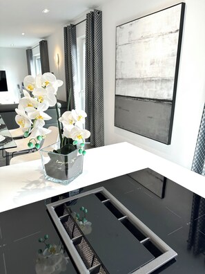 Interior - Exclusive Designer - Holiday apartment Black White 124 m² (Raubling / Reischenhart Langweid)
