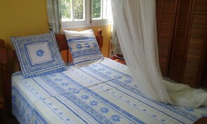 2 bedrooms, iron/ironing board, WiFi, bed sheets