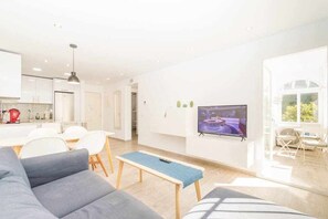 TV - Casablanca 2. New apartment next to everything (Fuengirola)