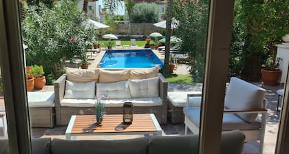 Villa Sitges Palm Garden: 5 minutes walking from beach. Amaizing Garden/Outdoor