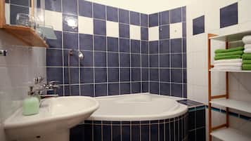 Combined shower/tub, hair dryer, slippers, towels