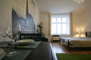 1 dormitori, escriptori i habitacions insonoritzades 