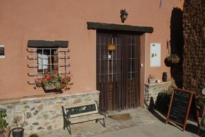 Exterior - El Tío Carrascón - Hostel (Cerveruela)