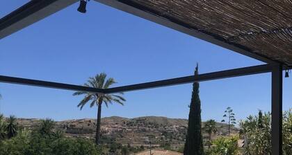Villa de arquitecto con magníficas vistas, calefacción por suelo radiante y piscina climatizada.