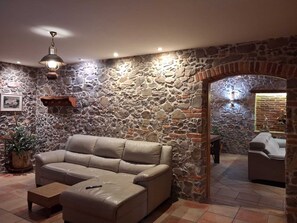 Interior - RUSTIC FARMHOUSE IDEAL FOR FAMILIES WITH PRIVATE POOL AND GREAT GARDEN  (SILS)