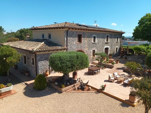 RUSTIC FARMHOUSE IDEAL FOR FAMILIES WITH PRIVATE POOL AND GREAT GARDEN 