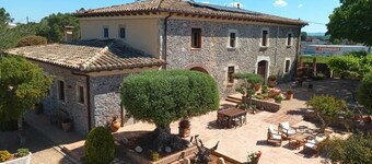 MASÍA RÚSTICA IDEAL PARA FAMILIAS CON PISCINA PRIVADA Y GRAN JARDÍN 