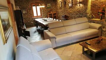 TV, fireplace, foosball, table tennis