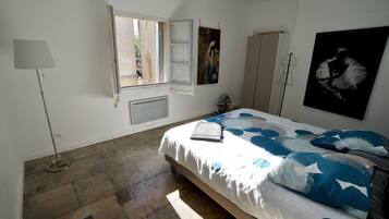 2 bedrooms, desk, iron/ironing board, free WiFi