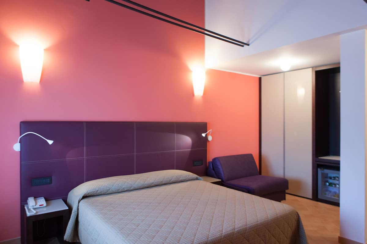 Premium bedding, minibar, in-room safe, desk