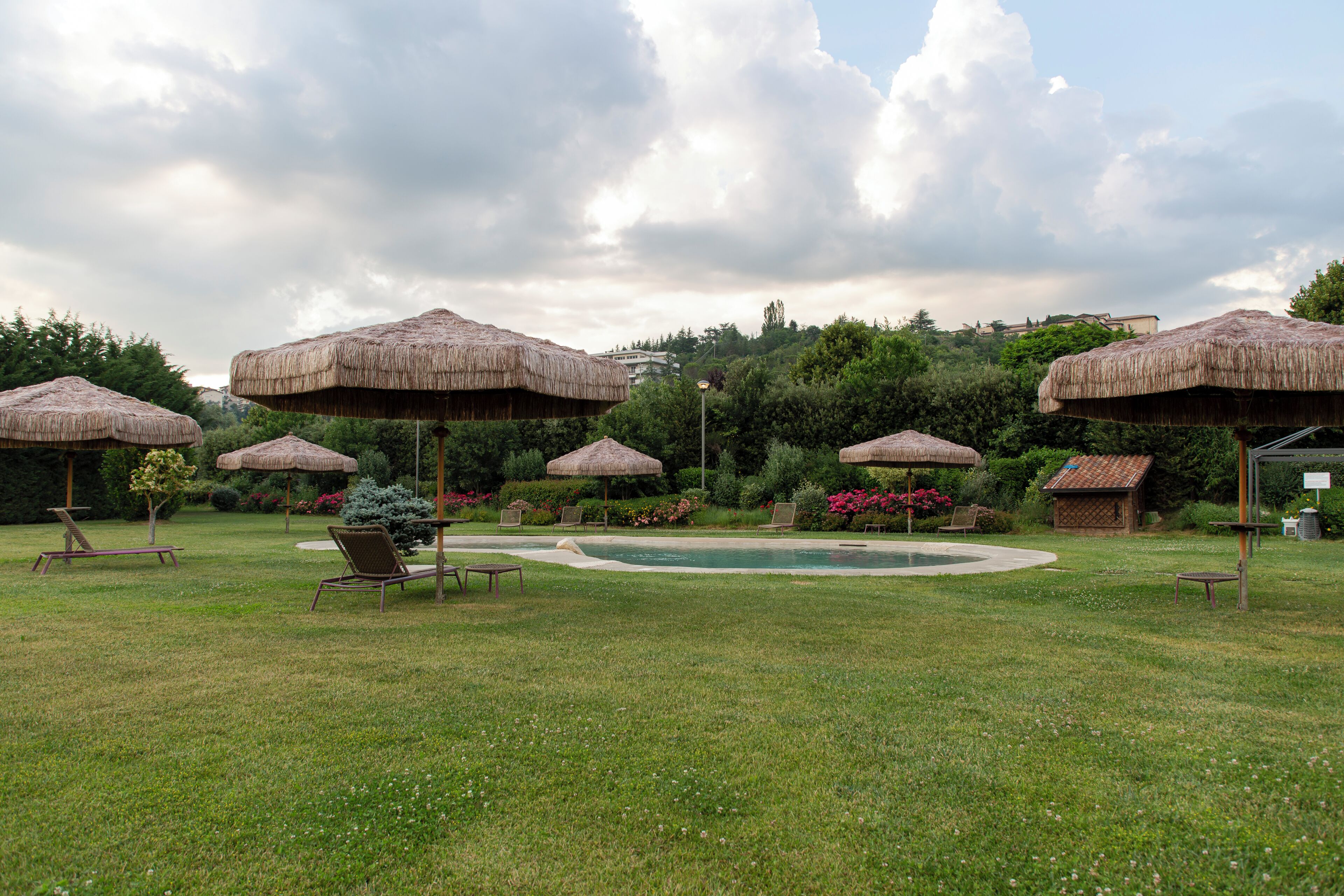 27 inci televisyen dengan digital 