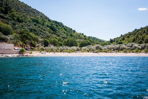 Beach nearby, sun-loungers - Luxury stone house with private pool, complete privacy in a relaxing atmosphere (Kremena)