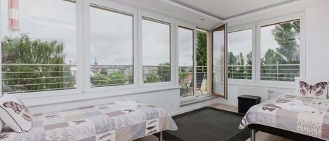 2 habitaciones, tabla de planchar con plancha, wifi y ropa de cama