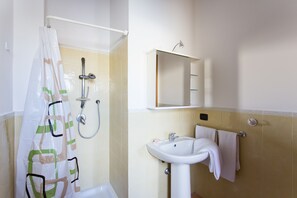 Dusche, Bidet, Handtücher