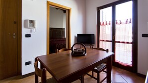 In-room dining - Historical Centre Flat with terrace (Palermo)