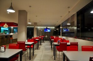 Lunch and dinner served - Hostal Restaurante Paco (Valladolid)