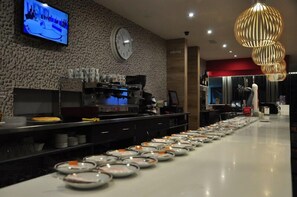 Bar (on property) - Hostal Restaurante Paco (Valladolid)